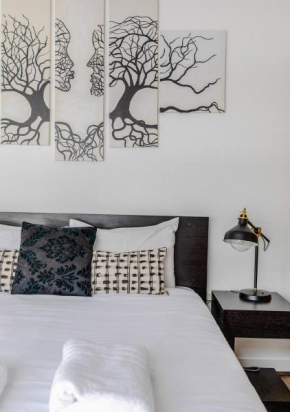 Modern 1BD Flat in Aldgate East with Terrace